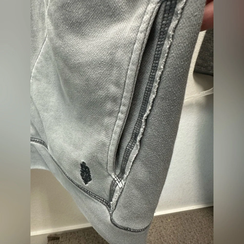 Free People Movement Metti Crew Sweatshirt in Grey Distressed
Pullover size L - Picture 3 of 8